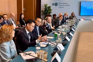 Thứ trưởng Đặng Hoàng Giang tham dự, phát biểu tại phiên đối thoại về thương mại. (Ảnh: Bộ Ngoại giao)