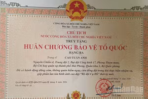 Chủ tịch nước ký Quyết định truy tặng Trung sĩ Cao Tuấn Anh Huân chương Bảo vệ Tổ quốc hạng Ba. (Ảnh: QUÂN KHU 3)