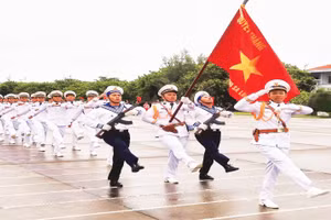 Chắc tay súng, với quyết tâm “còn người còn đảo”.