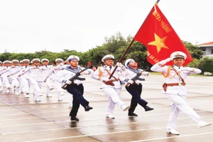 Chắc tay súng, với quyết tâm “còn người còn đảo”.