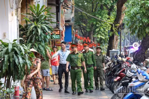 [Video] Phường Hoàn Kiếm đẩy mạnh xử lý vi phạm lấn chiếm vỉa hè qua hình thức phạt nguội 