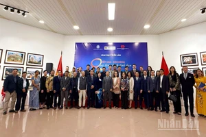 Các đại biểu, nghệ sĩ Việt Nam và Indonesia tham dự sự kiện.