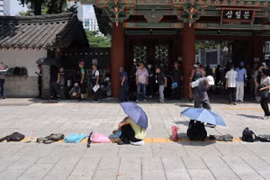 Trời nắng gay gắt tại Seoul, Hàn Quốc, ngày 3/8/2026. (Ảnh: Yonhap/TTXVN)