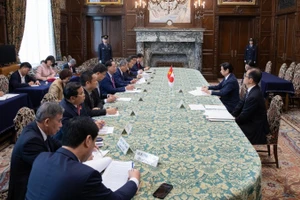 Phó Chủ tịch Quốc hội Trần Quang Phương hội kiến Chủ tịch Thượng viện Nhật Bản Sekiguchi Masakazu. (Ảnh: TTXVN) 