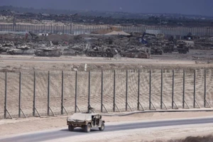 Xe quân sự Israel tại biên giới Israel-Gaza, ngày 9/10/2025. (Ảnh: THX/TTXVN) 