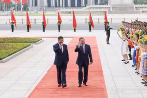 Tổng Bí thư Ban Chấp hành Trung ương Đảng Cộng sản Trung Quốc, Chủ tịch nước Cộng hòa nhân dân Trung Hoa Tập Cận Bình và Phu nhân chủ trì Lễ đón cấp Nhà nước Tổng Bí thư Ban Chấp hành Trung ương Đảng Cộng sản Việt Nam, Chủ tịch nước Cộng hòa xã hội chủ nghĩa Việt Nam Tô Lâm và Phu nhân thăm cấp Nhà nước tới Trung Quốc từ ngày 18 đến 20/8/2024. (Ảnh: TTXVN)