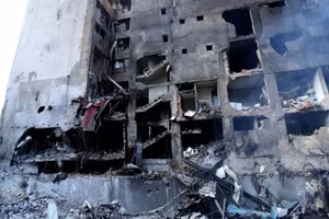 Tòa nhà bị phá hủy sau các cuộc không kích của Israel xuống Beirut, Liban ngày 9/4/2026. (Ảnh: THX/TTXVN)