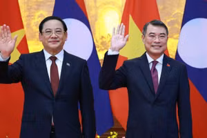Thủ tướng Lê Minh Hưng hội đàm với Thủ tướng Lào Sonexay Siphandone