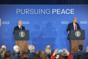 Tổng thống Mỹ Donald Trump và người đồng cấp Nga Vladimir Putin họp báo sau cuộc gặp tại Alaska, Mỹ, ngày 16/8/2025 (theo giờ Hà Nội). (Ảnh: Tân Hoa Xã)