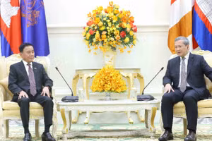 Thường trực Ban Bí thư Trần Cẩm Tú hội kiến Thủ tướng Campuchia Hun Manet. (Ảnh: TTXVN)