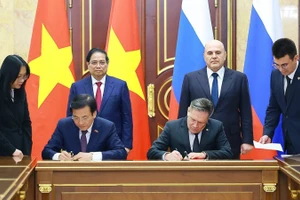Lễ ký Hiệp định giữa Chính phủ nước Cộng hòa xã hội chủ nghĩa Việt Nam và Chính phủ Liên bang Nga về hợp tác xây dựng Nhà máy điện hạt nhân trên lãnh thổ nước Cộng hòa xã hội chủ nghĩa Việt Nam. (Ảnh: TTXVN)