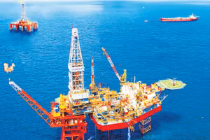 Giàn khoan dầu khí ngoài biển của Petrovietnam.