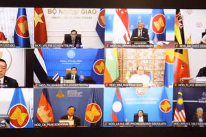 Màn hình hội nghị trực tuyến. (Ảnh: Bộ Ngoại giao)