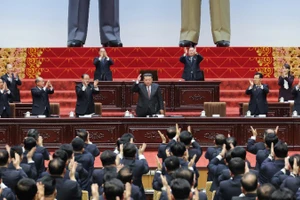 Nhà lãnh đạo Triều Tiên Kim Jong Un (thứ 4, trái) tại kỳ họp thứ nhất của Quốc hội tại Bình Nhưỡng, ngày 22/3/2026. (Ảnh: Yonhap/TTXVN)