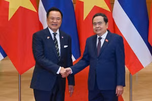 Chủ tịch Quốc hội Trần Thanh Mẫn và Thủ tướng Thái Lan Anutin Charnvirakul. (Ảnh: THỦY NGUYÊN)
