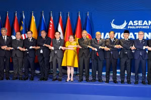 Các Bộ trưởng Ngoại giao ASEAN chụp ảnh chung. (Ảnh: VOV)