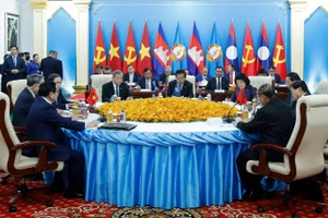 Cuộc gặp cấp cao giữa ba Đảng: Đảng Nhân dân Campuchia, Đảng Cộng sản Việt Nam và Đảng Nhân dân Cách mạng Lào. (Ảnh: TTXVN)