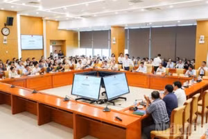 Đông đảo đại diện các cơ quan, tổ chức và doanh nghiệp tham gia sự kiện roadshow tư vấn cho dự án đường sắt tốc độ cao trên trục bắc-nam.