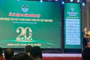 Chủ tịch Hội Doanh nghiệp Sản xuất và Kinh doanh thuốc bảo vệ thực vật Việt Nam Nguyễn Văn Sơn phát biểu tại buổi lễ. (Ảnh: ANH THƯ)