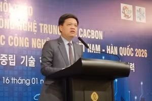 Phó Chủ nhiệm Ủy ban Khoa học, Công nghệ và Môi trường Quốc hội Tạ Đình Thi phát biểu khai mạc hội thảo.