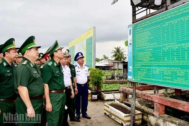 Đoàn công tác Bộ Quốc phòng kiểm tra thực tế tại Trạm Kiểm soát Biên phòng Kênh Dài.