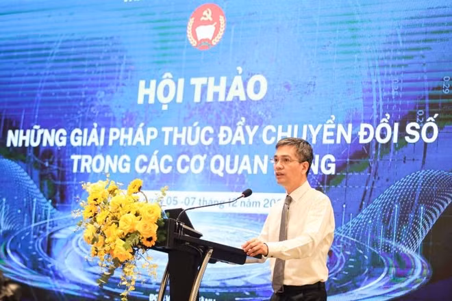 Ông Võ Thành Hưng, Phó Chánh Văn phòng Trung ương Đảng phát biểu tại Hội thảo. (Ảnh: ĐINH PHƯƠNG)