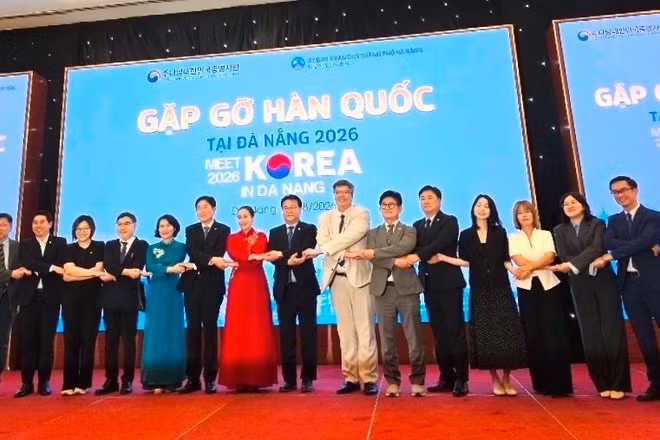Các đại biểu tham dự Hội nghị "Gặp gỡ Hàn Quốc tại Đà Nẵng năm 2026" chụp ảnh kỷ niệm. (Ảnh: Hiệp hội Doanh nhân và Đầu tư Việt Nam-Hàn Quốc cung cấp)