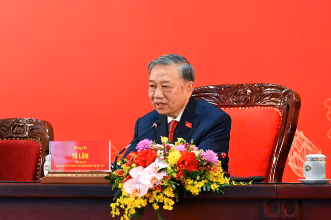 Đồng chí Tô Lâm, Tổng Bí thư Ban Chấp hành Trung ương Đảng Cộng sản Việt Nam khóa XIV trả lời các câu hỏi của các phóng viên tại họp báo quốc tế sau phiên bế mạc Đại hội. (Ảnh: DUY LINH)