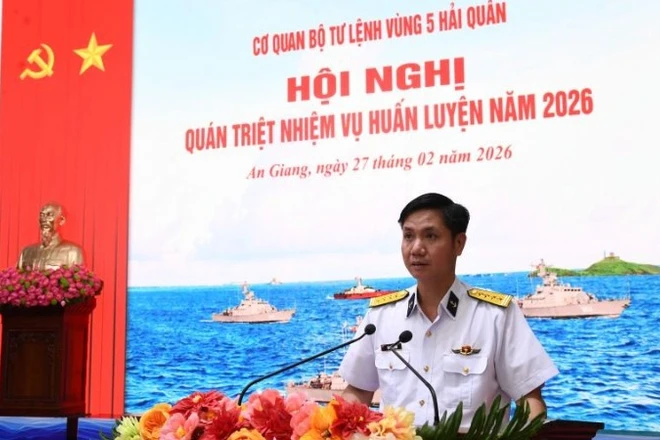 Đại tá Mai Đăng Danh, Phó Tư lệnh, Tham mưu trưởng Vùng 5 Hải quân dự và phát biểu chỉ đạo hội nghị. (Ảnh: Trần Kiên)