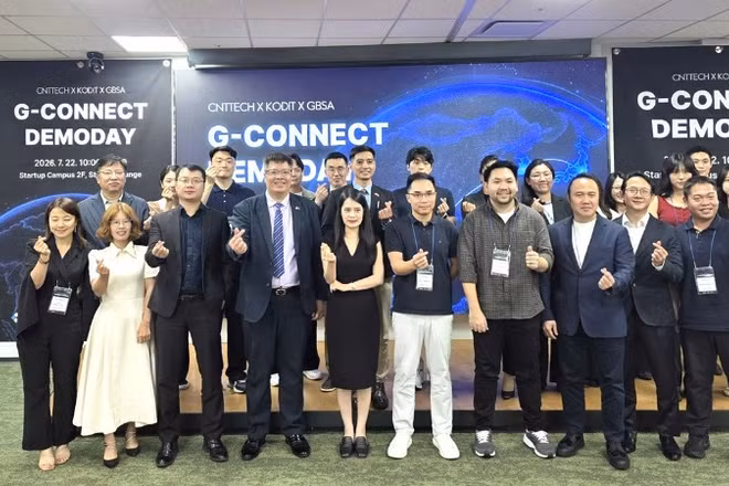 Lãnh đạo Hiệp hội Doanh nhân và Đầu tư Việt Nam-Hàn Quốc chụp ảnh cùng đại diện các doanh nghiệp khởi nghiệp Việt Nam tham dự sự kiện. (Ảnh: VKBIA cung cấp)
