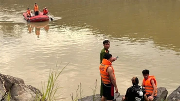 Trong những ngày qua, lực lượng chức năng nỗ lực tìm kiếm thi thể các nạn nhân.