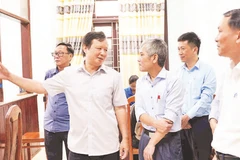Bí thư Thành ủy Huế Lê Trường Lưu chỉ đạo các xã sớm làm thủ tục đề nghị tạm cấp tài chính để bảo đảm hoạt động.