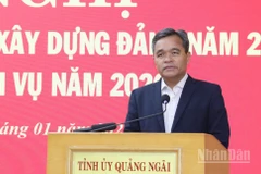 Đồng chí Hồ Văn Niên, Ủy viên Trung ương Đảng, Bí thư Tỉnh ủy Quảng Ngãi phát biểu chỉ đạo hội nghị.