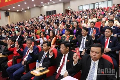Các đại biểu biểu quyết thông qua Nghị quyết Đại hội đại biểu Đảng bộ tỉnh Quảng Ngãi nhiệm kỳ 2025-2030.