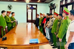 Cơ quan điều tra tống đạt quyết định khởi tố vụ án, khởi tố các bị can.