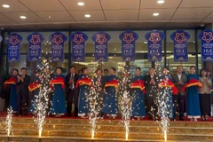 Cắt băng khánh thành công trình xây dựng Bệnh viện đa khoa quốc tế Huế.