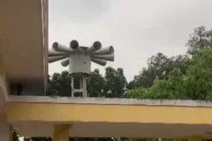 Còi cảnh báo lũ được đặt tại toà nhà hành chính thành phố.