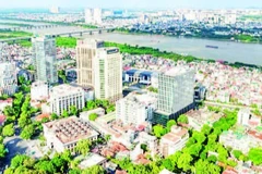 Sông Hồng và khu vực bãi sông, đoạn đi qua trung tâm thành phố Hà Nội.