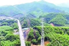 Nhờ sự vào cuộc tích cực của chính quyền các cấp và sự đồng tình, ủng hộ của người dân trong công tác giải phóng mặt bằng, dự án đường dây 220 kV Nghĩa Lộ-Việt Trì qua tỉnh Phú Thọ đã cơ bản hoàn thành.