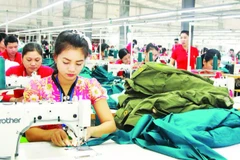 Các phong trào thi đua sản xuất, kinh doanh giỏi được tổ chức thường xuyên tại những nhà máy, công ty may mặc và giày da ở Sơn La.