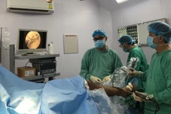 Nên hỗ trợ người lao động trong giai đoạn chuyển tiếp, vừa giúp ổn định quyền lợi, vừa tránh tình trạng gián đoạn khám, chữa bệnh.