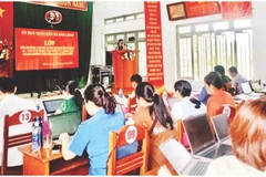 Học viên thực hành khai thác các công cụ AI tại lớp tập huấn.
