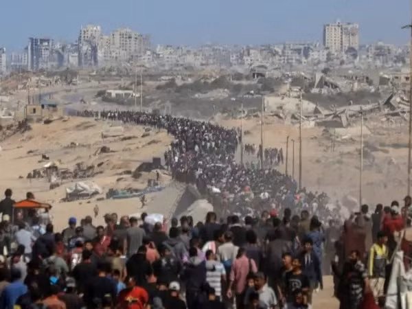 Cư dân Gaza trở về nhà sau khi lệnh ngừng bắn có hiệu lực. Ảnh | Rizek Abdeljawad/Xinhua/IMAGO