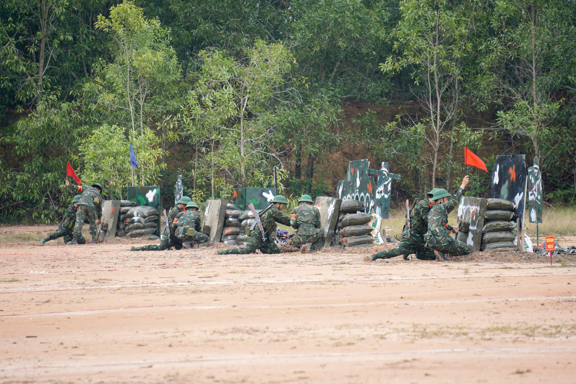 Kỷ luật thao trường được thực hiện nghiêm ngặt. edce0b03587dec23b56c.jpg