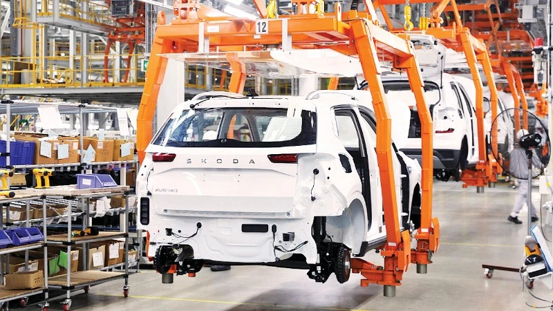 Dây chuyền sản xuất ô-tô Thành Công, Việt Hưng, Quảng Ninh.