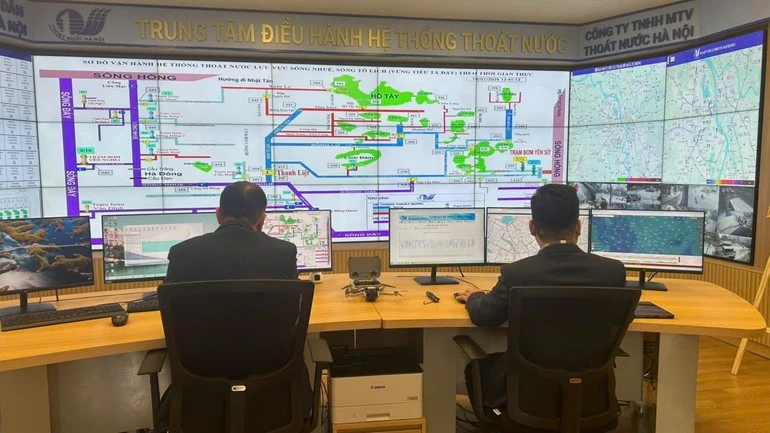 Trung tâm điều hành hệ thống thoát nước Thủ đô tại Công ty trách nhiệm hữu hạn một thành viên Thoát nước Hà Nội.
