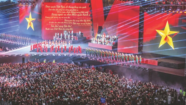 Hình ảnh tại chương trình nghệ thuật chính luận "Tổ quốc trong tim" của Báo Nhân Dân vào tối 10/8/2025. (Ảnh: PHẠM QUỐC DŨNG)