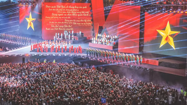 Hình ảnh tại chương trình nghệ thuật chính luận "Tổ quốc trong tim" của Báo Nhân Dân vào tối 10/8/2025. (Ảnh: PHẠM QUỐC DŨNG)