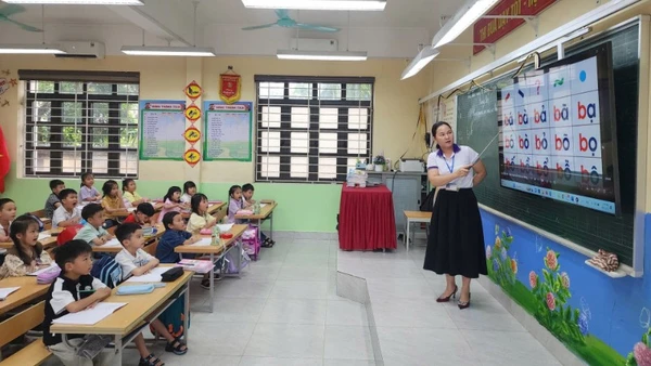 Giờ học của học sinh lớp 1, Trường tiểu học Phương Đông B (phường Yên Tử, tỉnh Quảng Ninh).