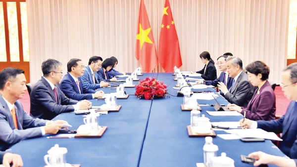 Các quan chức ngoại giao Việt Nam và Trung Quốc hội đàm ở Vân Nam, Trung Quốc. (Ảnh: Đại sứ quán Việt Nam tại Trung Quốc)